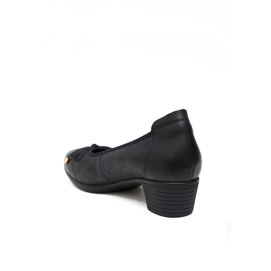 FIONNE BLACK
